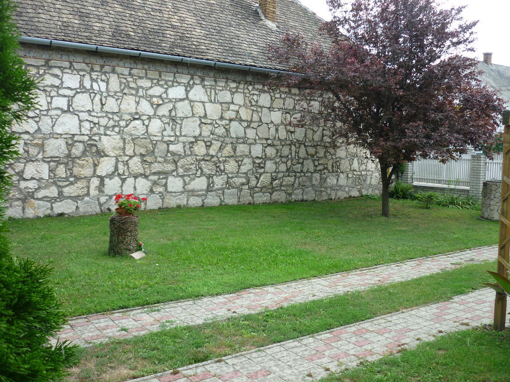 Falusi Vendeghaz Etyek Exterior photo